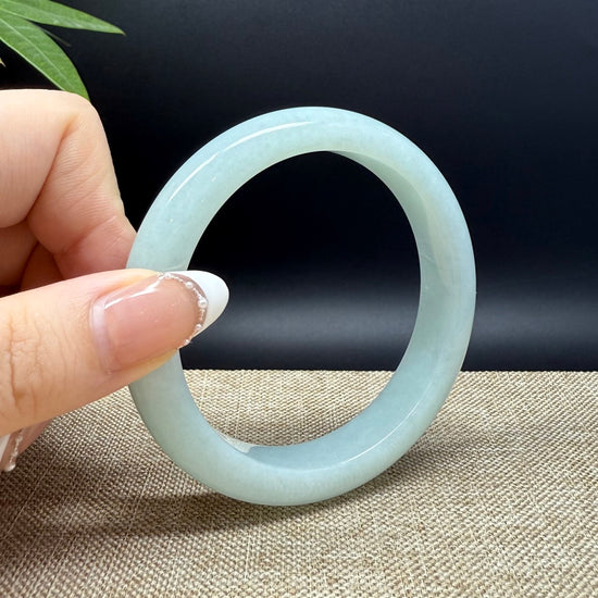 Load image into Gallery viewer, Genuine Burmese Green Jade Jadeite Bangle Bracelet ( 58.2mm )
