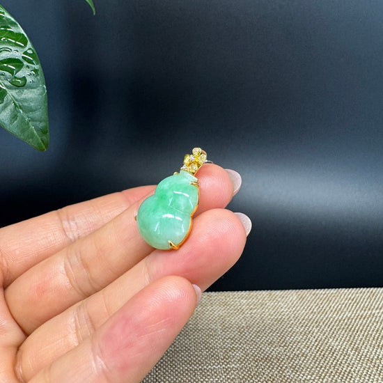 RealJade® Co. Genuine Green Jadeite Jade Good Luck Hulu Bottle Gourd Necklace With 18K Yellow Gold Bail