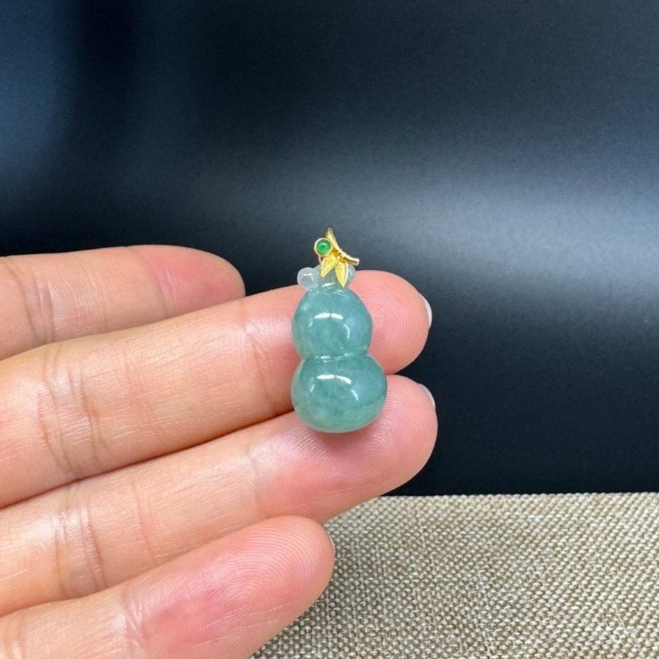 RealJade® Co. Genuine Green Jadeite Jade Good Luck Hulu Bottle Gourd Necklace With 18K Yellow Gold Bail