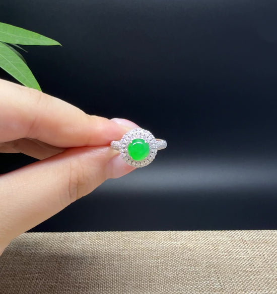 Load and play video in Gallery viewer, RealJade® &amp;quot;Signature Signet&amp;quot; 18K White Gold Green Jadeite Jade Ring
