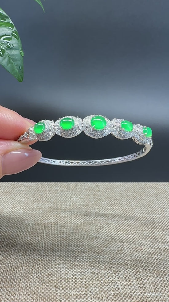 Load and play video in Gallery viewer, RealJade Luxury 18K White Gold Genuine Imperial Green Jadeite Jade Bangle with Diamonds
