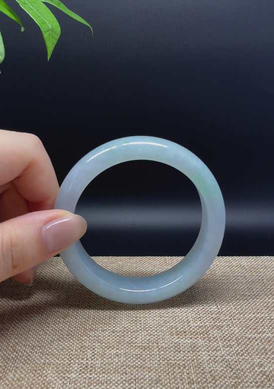 Load and play video in Gallery viewer, Genuine Burmese Green Jade Jadeite Bangle Bracelet ( 54.2mm )
