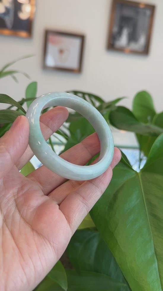 Load and play video in Gallery viewer, Natural Lavender-Green Jadeite Jade Bangle Bracelet (56.54 mm) #T068
