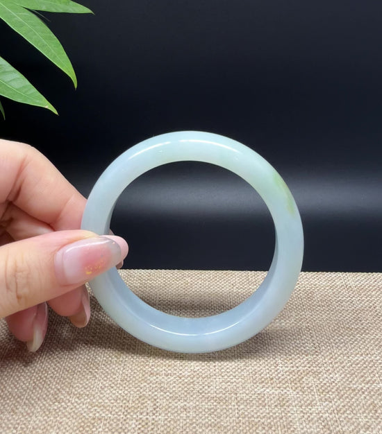 Load and play video in Gallery viewer, Genuine Burmese Yellow Green Jade Jadeite Bangle Bracelet ( 53.9mm )
