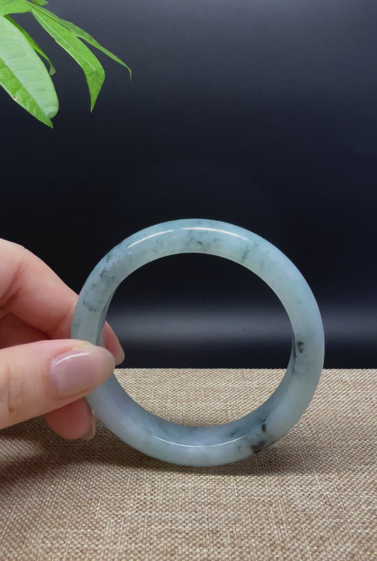 Load and play video in Gallery viewer, Genuine Burmese Green Jade Jadeite Bangle Bracelet ( 55.5mm )
