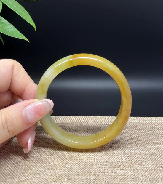 Load and play video in Gallery viewer, Genuine Burmese Yellow Green Jade Jadeite Bangle Bracelet ( 54.9mm )
