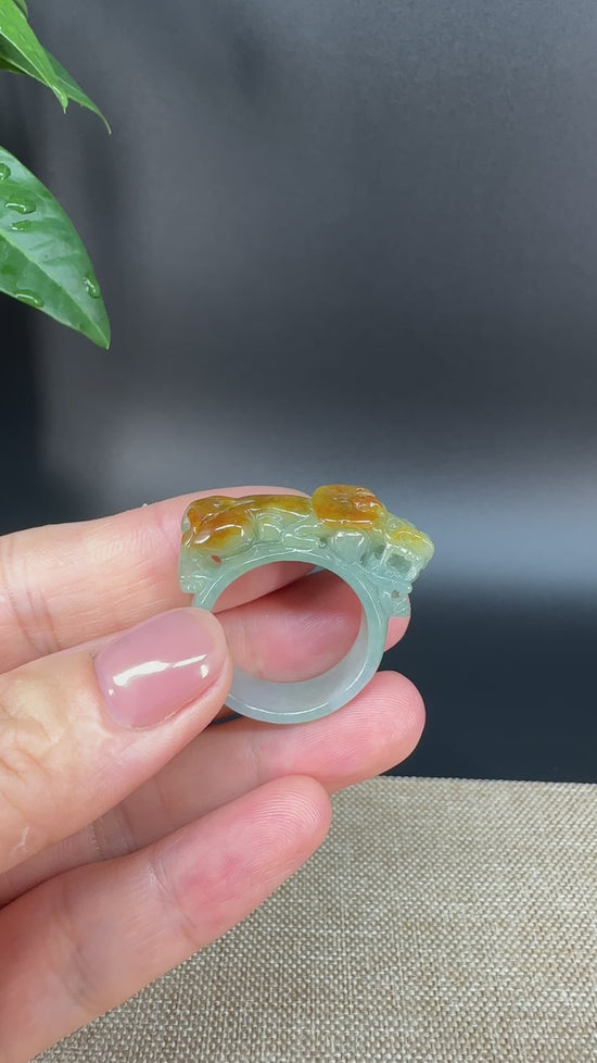 Load and play video in Gallery viewer, Burmese Yellow Jadeite Jade Men&amp;#39;s Band Ring
