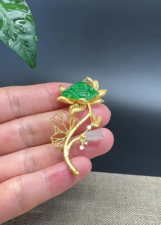 Load and play video in Gallery viewer, RealJade 18K Yellow Gold Genuine Imperial Green Jadeite Jade Brooch
