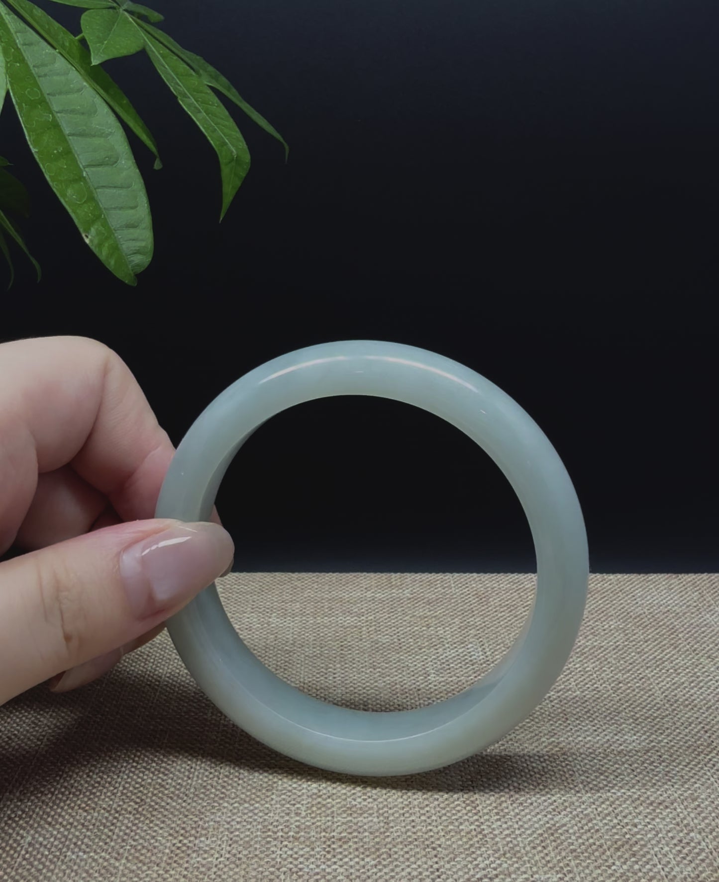 Load and play video in Gallery viewer, Genuine Burmese Green Jade Jadeite Bangle Bracelet ( 58.5mm )
