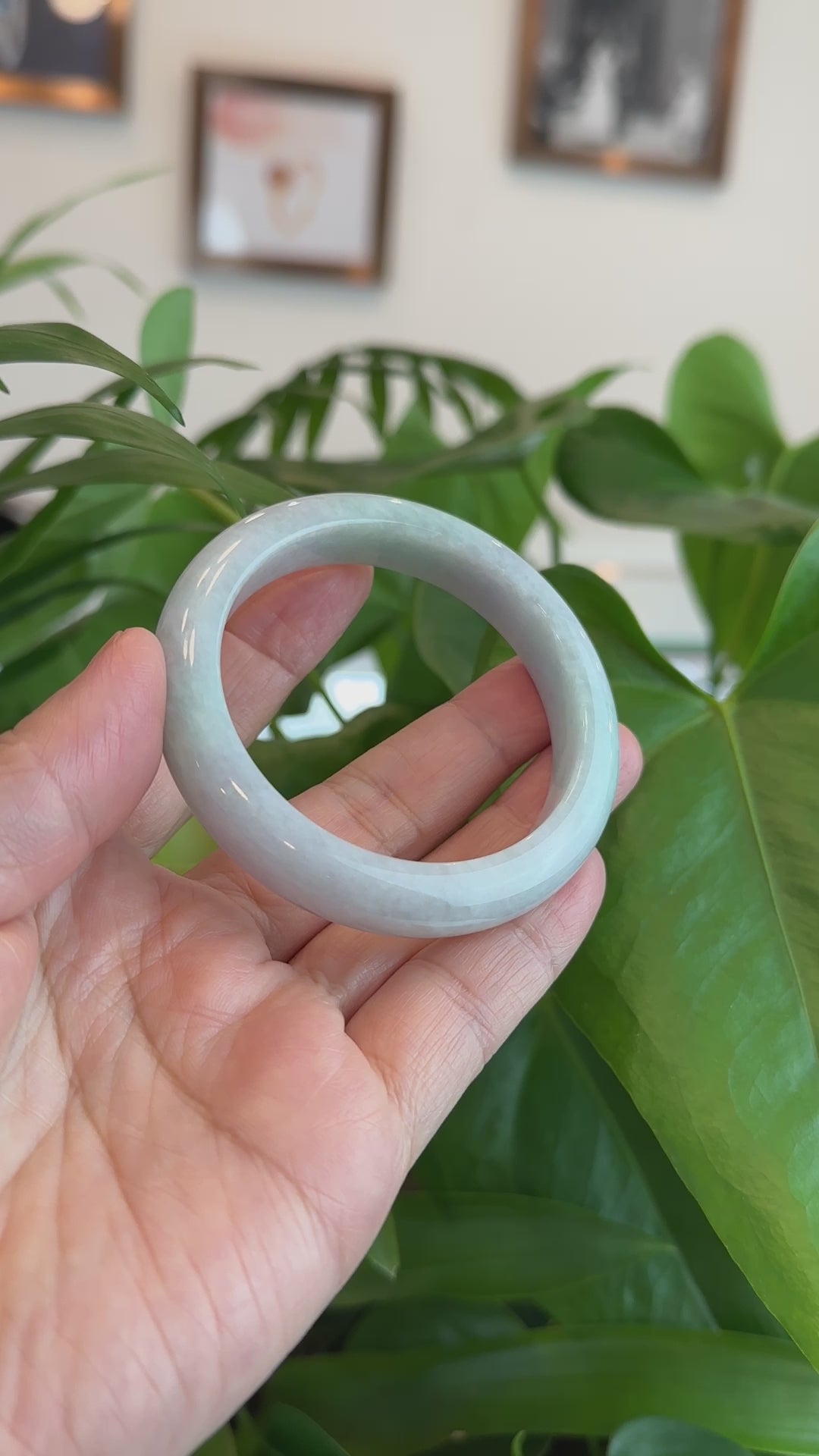 Load and play video in Gallery viewer, Natural Lavender-Green Jadeite Jade Bangle Bracelet ( 57.47 mm) #T034
