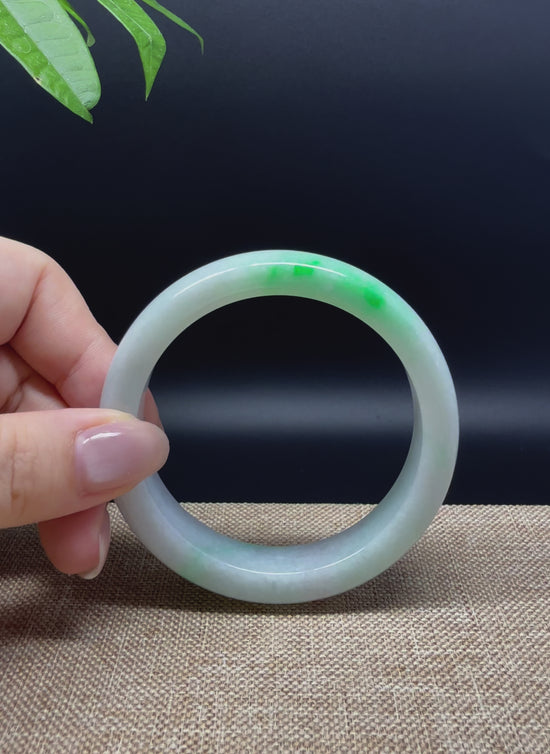 Load and play video in Gallery viewer, Genuine Burmese Green Jade Jadeite Bangle Bracelet ( 54.8mm )
