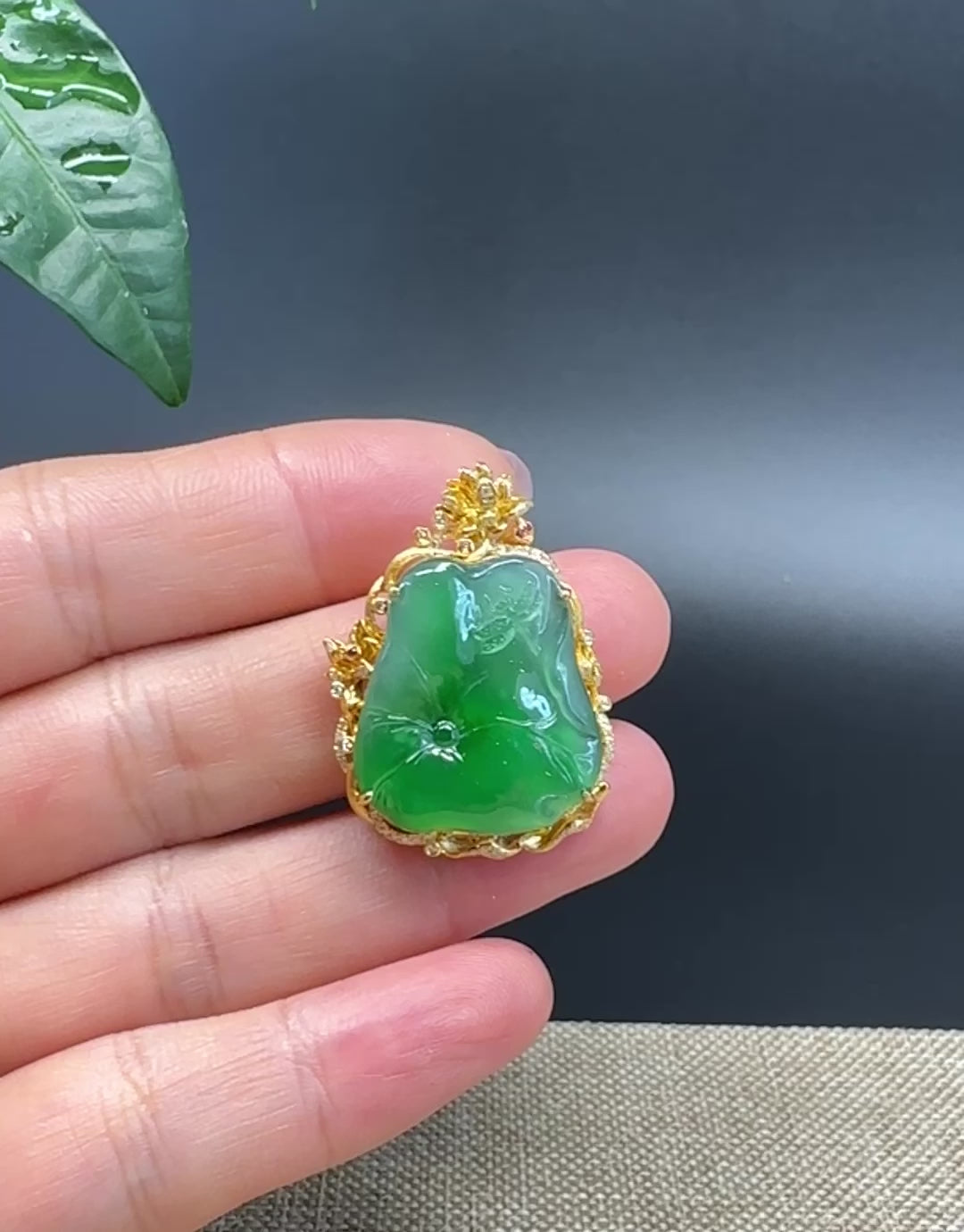 Load and play video in Gallery viewer, High-end 18K Yellow Gold Burmese Green Jadeite Jade Lotus Pendant with Diamond
