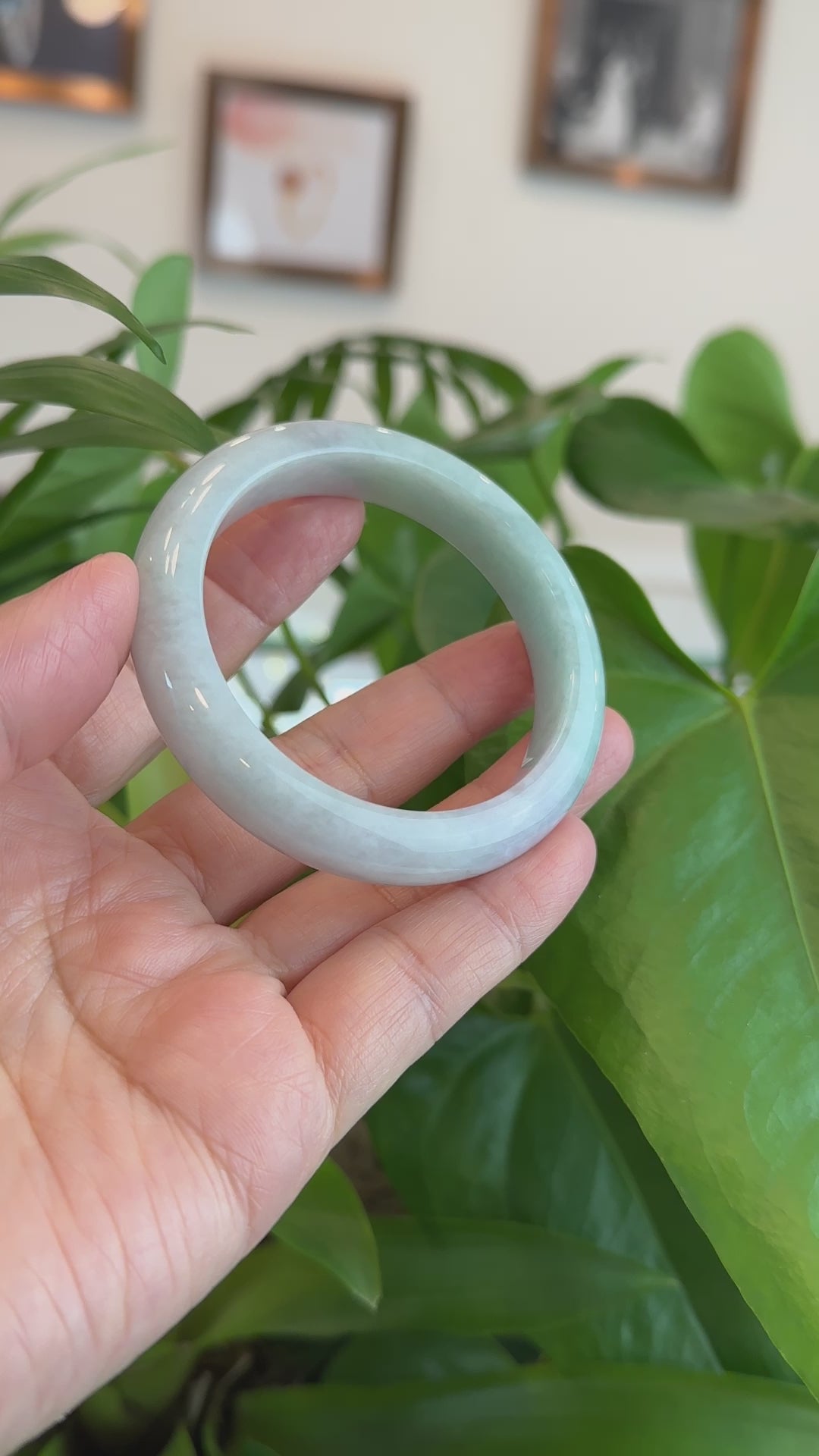 Load and play video in Gallery viewer, Natural Lavender-Green Jadeite Jade Bangle Bracelet ( 57.09 mm) #T061
