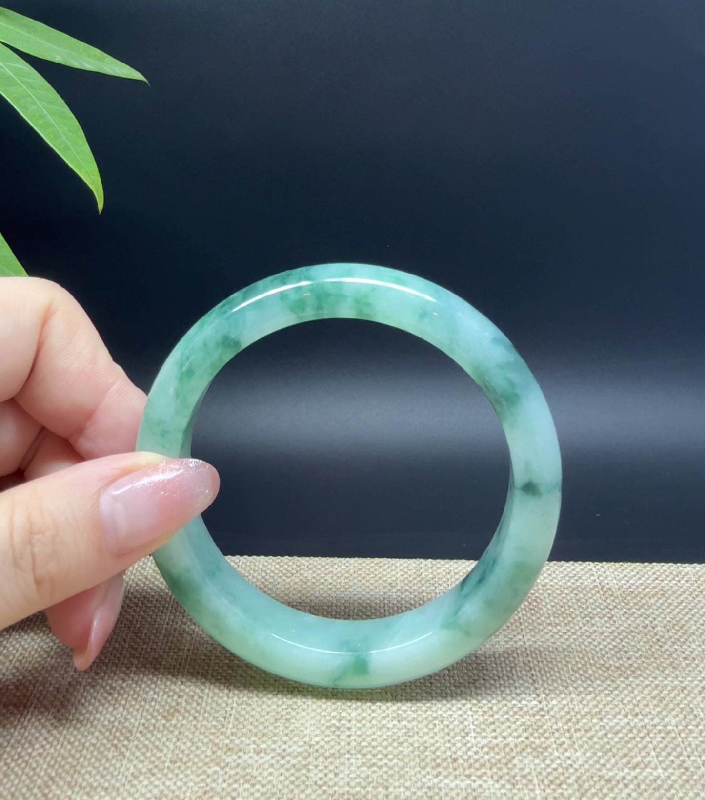 Load and play video in Gallery viewer, Genuine Burmese Green Jade Jadeite Bangle Bracelet ( 56.9mm )
