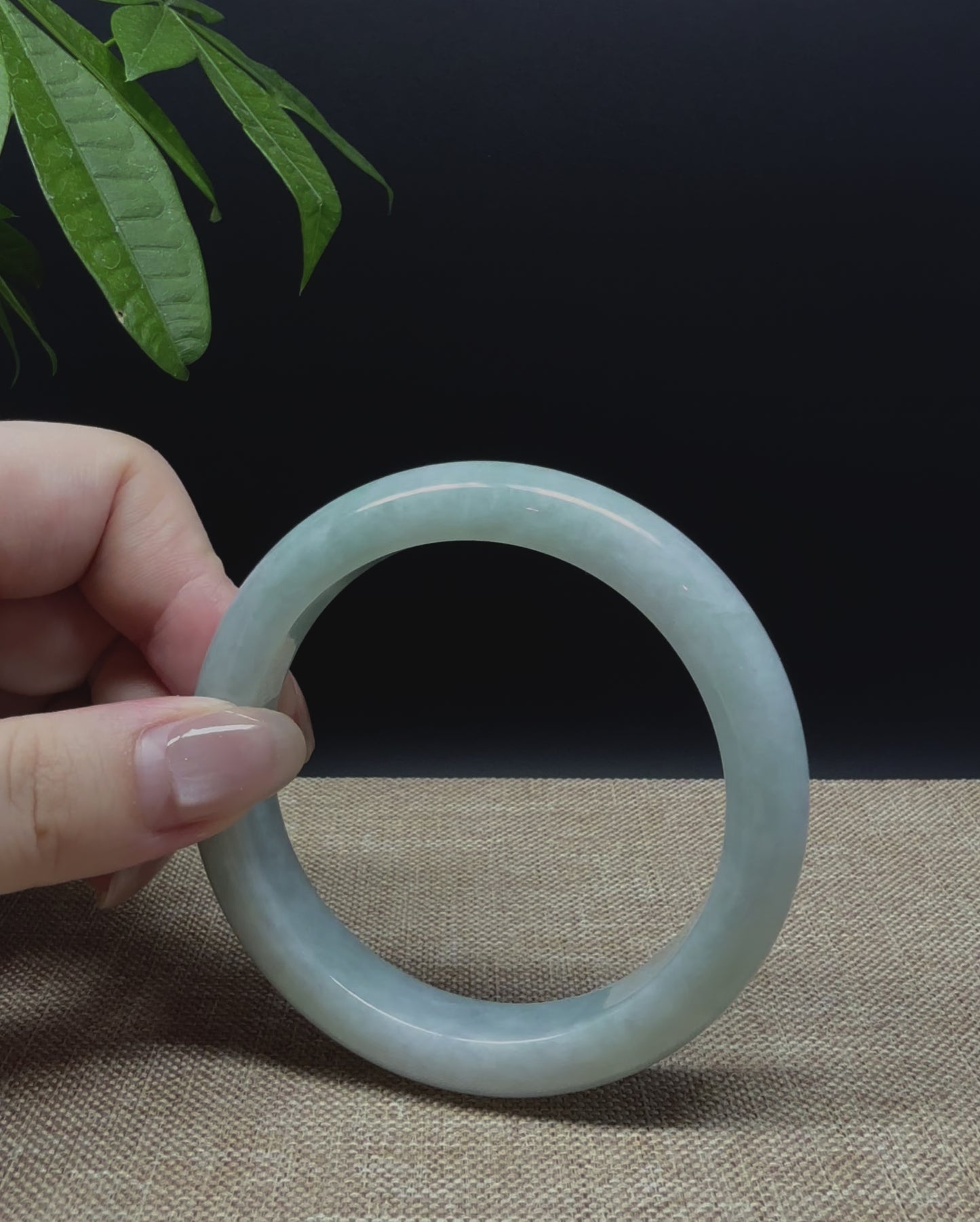 Load and play video in Gallery viewer, Genuine Burmese Green Jade Jadeite Bangle Bracelet ( 58.7mm )
