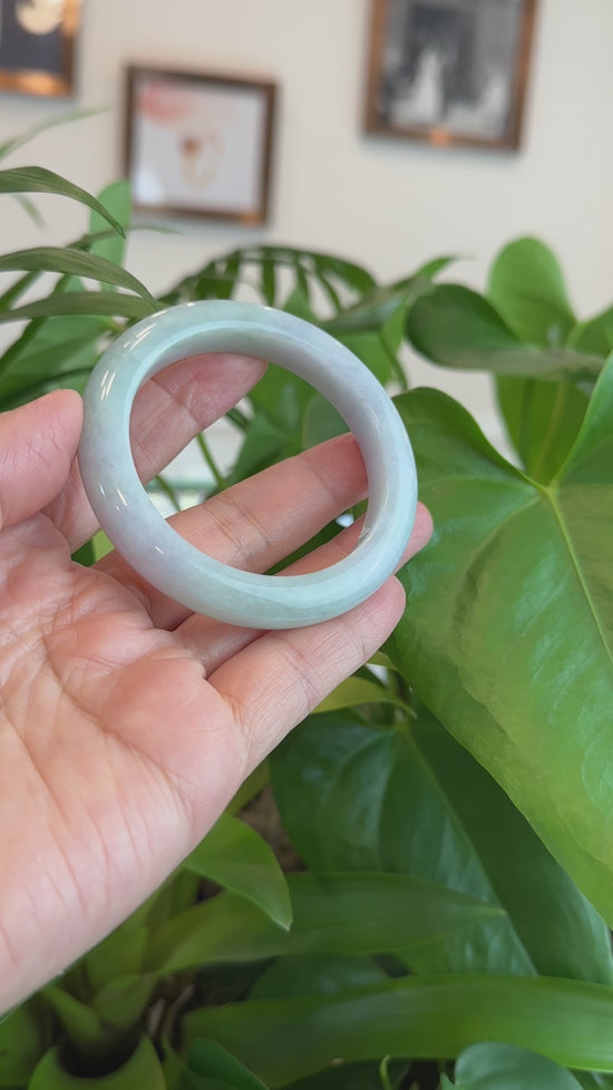 Load and play video in Gallery viewer, Natural Lavender-Green Jadeite Jade Bangle Bracelet ( 55.43 mm) #T031
