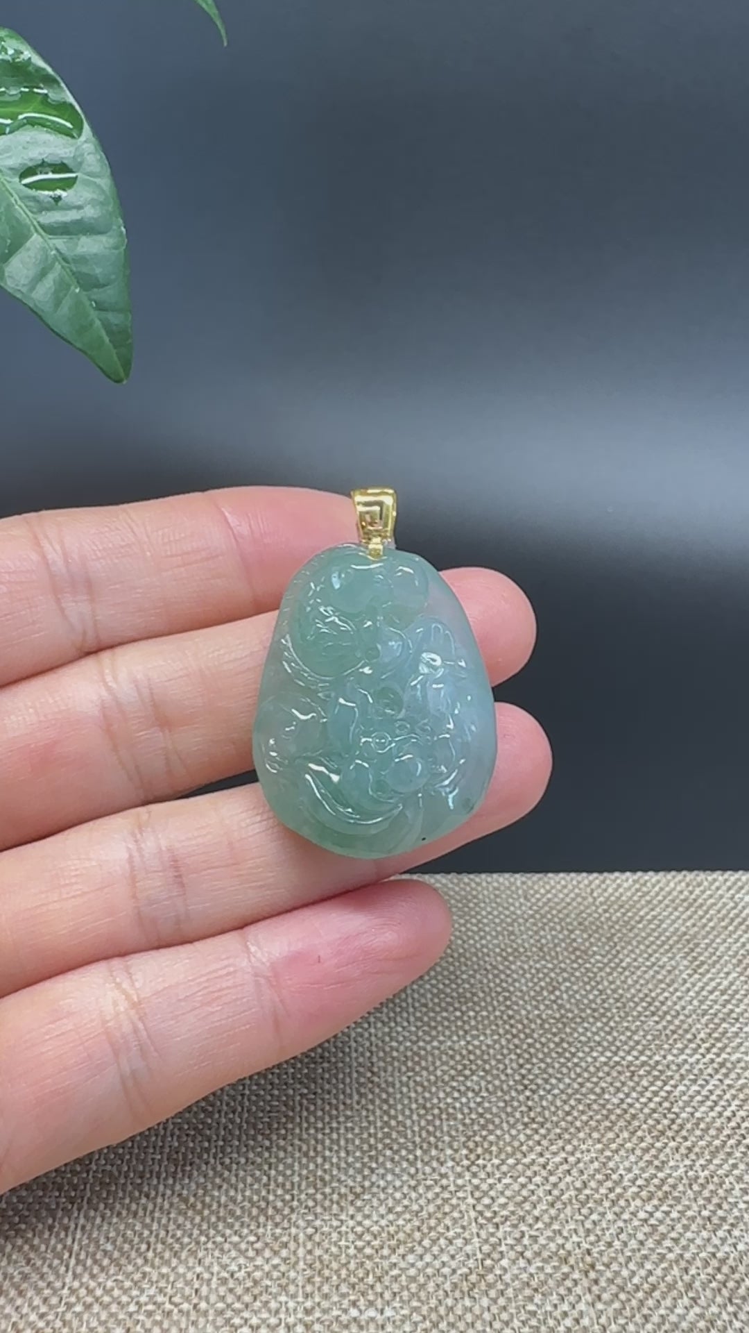 Load and play video in Gallery viewer, Natural 18K Yellow Gold Burmese Green Jadeite Jade Lotus Pendant
