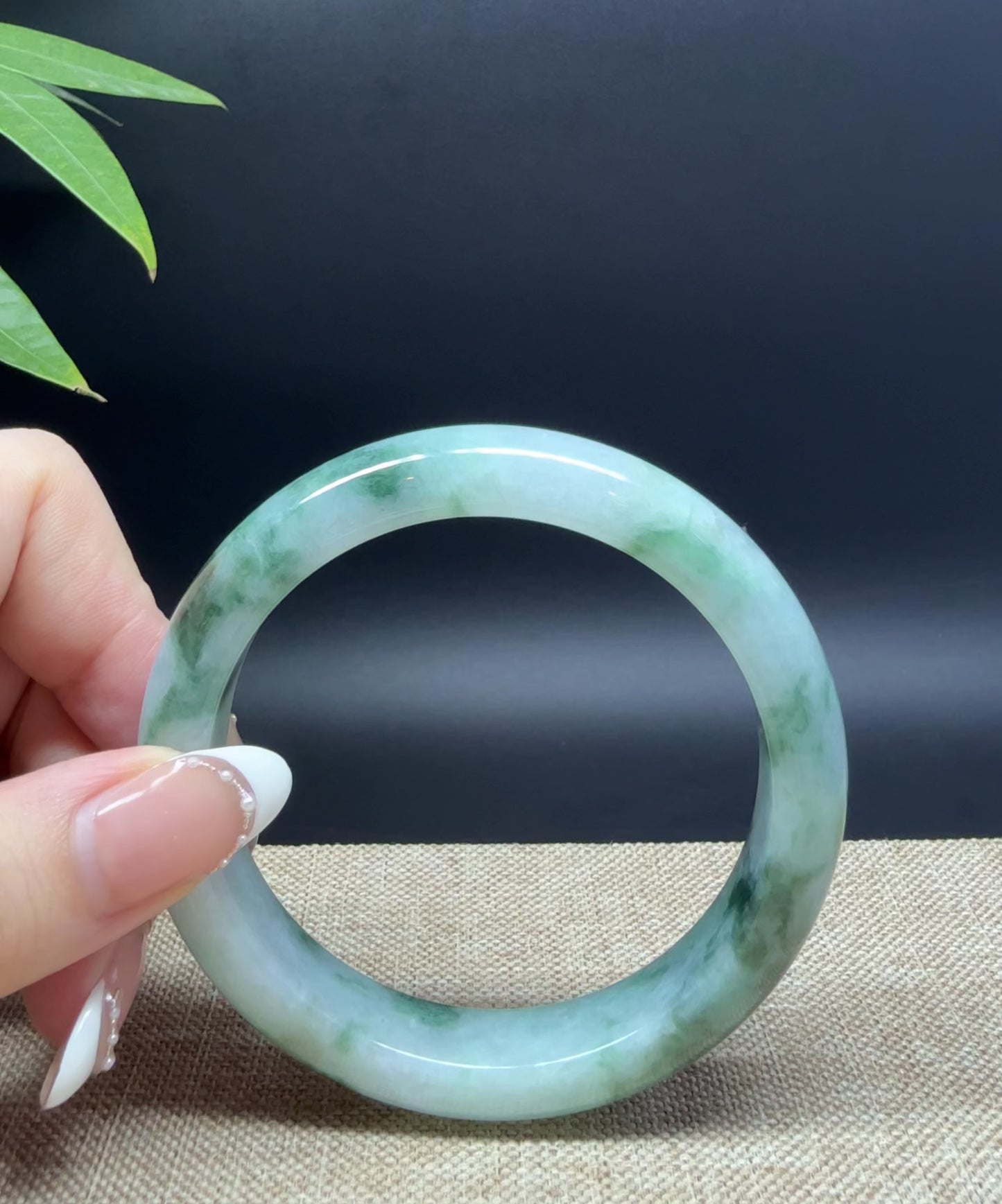 Load and play video in Gallery viewer, Genuine Burmese Green Jade Jadeite Bangle Bracelet ( 59mm )
