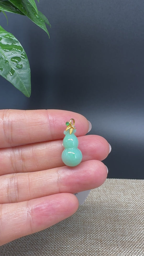 Load and play video in Gallery viewer, RealJade® Co. Genuine Green Jadeite Jade Good Luck Hulu Bottle Gourd Necklace With 18K Yellow Gold Bail
