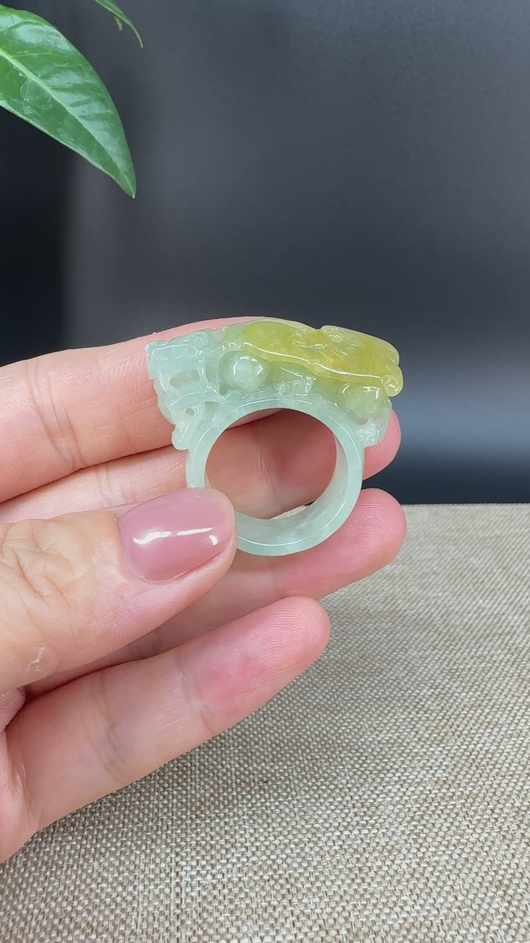 Load and play video in Gallery viewer, Burmese Yellow Jadeite Jade Men&amp;#39;s Band Ring
