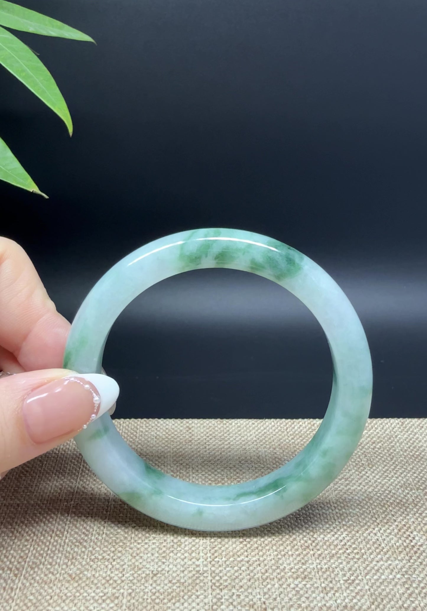 Load and play video in Gallery viewer, Genuine Burmese Green Jade Jadeite Bangle Bracelet ( 56mm )
