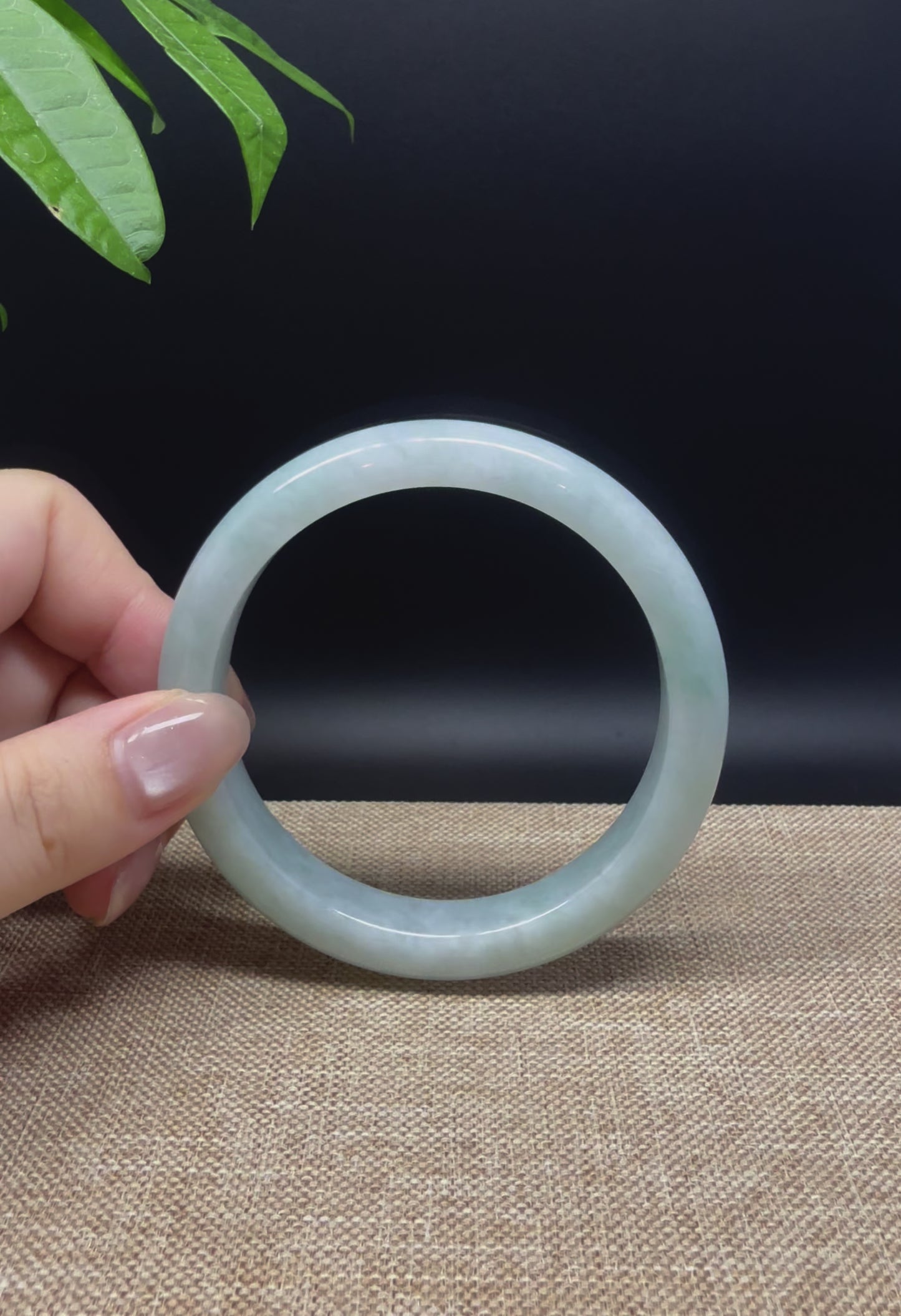 Load and play video in Gallery viewer, Genuine Burmese Green Jade Jadeite Bangle Bracelet ( 60.7mm )
