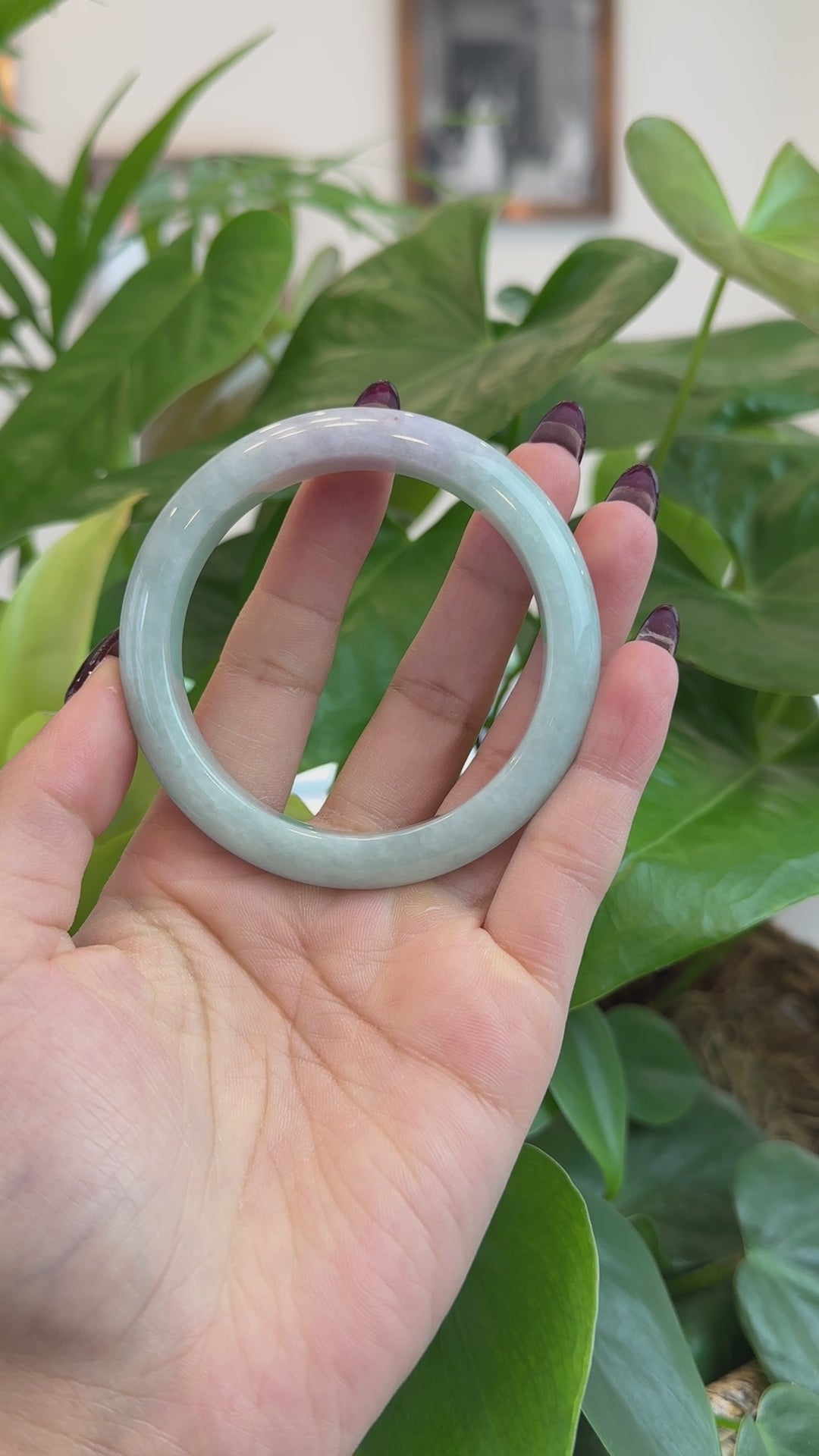 Load and play video in Gallery viewer, RealJade® Co. RealJade® Co. Classic Green Lavender Burmese Jadeite Jade Bangle (57.50 mm) T188
