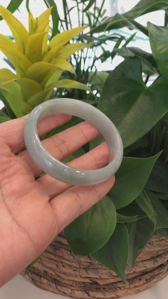 Load and play video in Gallery viewer, Genuine Burmese Green Jadeite Jade Bangle Bracelet (58.82 mm) #478
